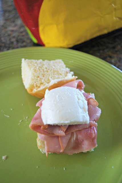 Picnic Food: Ham and Mozzarella Sliders and Yogurt Parfait Recipe