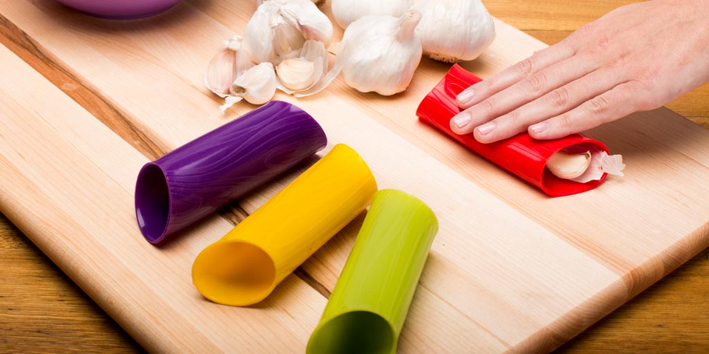 https://www.zak.com/cdn/shop/articles/cat_garlic_peeler_bc870fab-066d-4152-a602-10b74f48cf9b.jpg?v=1682700905