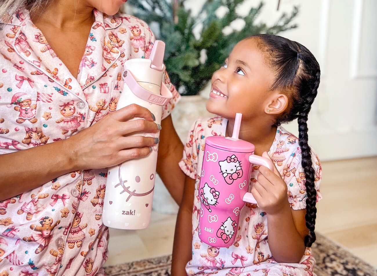 Gift Hello Kitty water bottles for the entire family